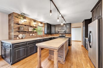 2752 Woodland Hills Ct, Green Bay, WI 54311
