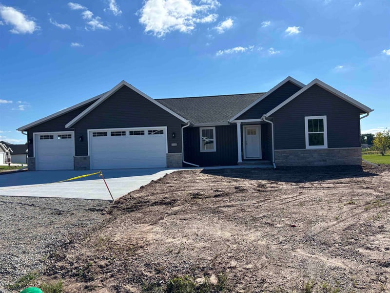 2951 Winnipeg St, Menasha, WI 54952