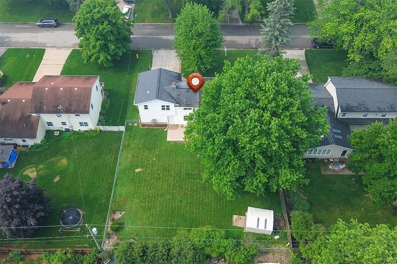 559 Hilltop Dr, Green Bay, WI 54301