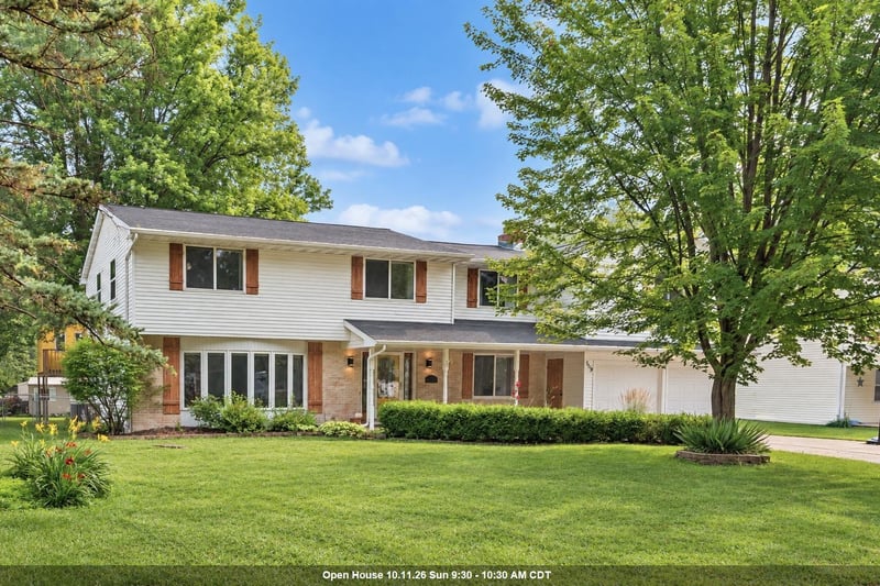 559 Hilltop Dr, Green Bay, WI 54301