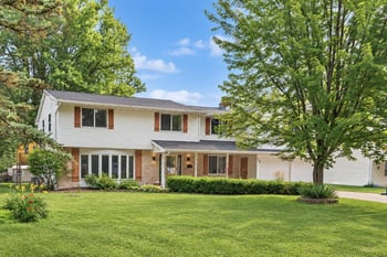 559 Hilltop Dr, Green Bay, WI 54301