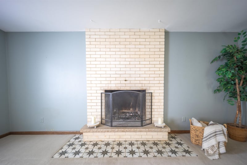 559 Hilltop Dr, Green Bay, WI 54301
