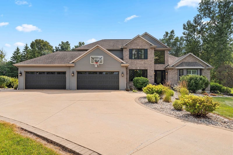 3401 Knox Ln, Neenah, WI 54956