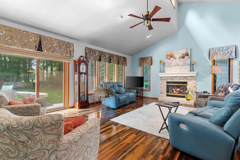 2043 Autumn Leaves Cir, Green Bay, WI 54313