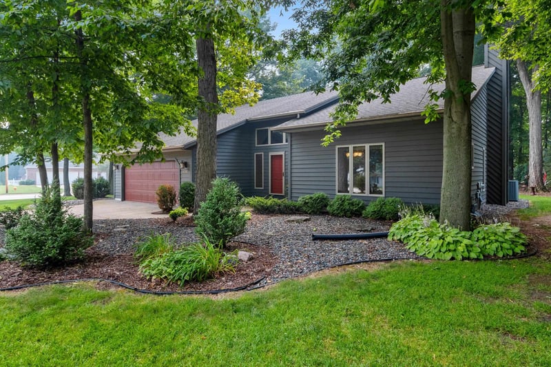 2043 Autumn Leaves Cir, Green Bay, WI 54313
