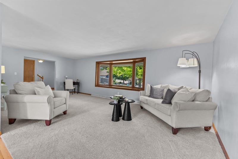 1330 N Briarcliff Dr, Appleton, WI 54915