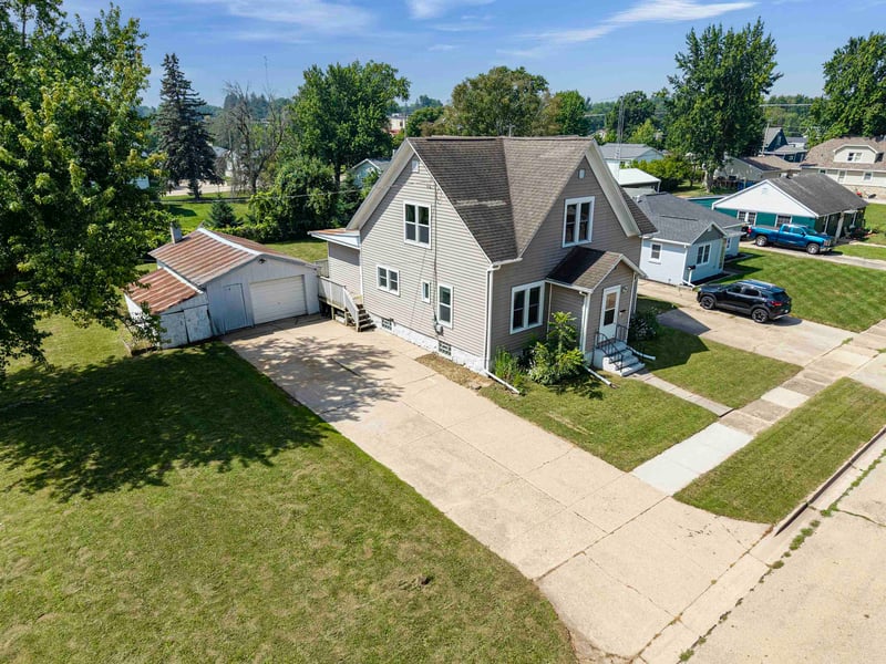 524 Bruce St, New London, WI 54961