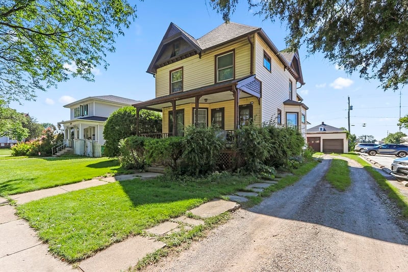 324 S Madison St, Green Bay, WI 54301