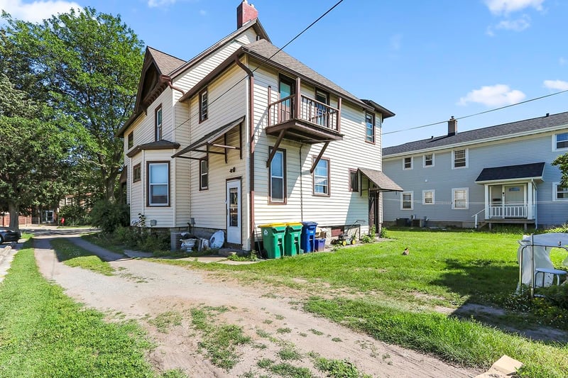 324 S Madison St, Green Bay, WI 54301