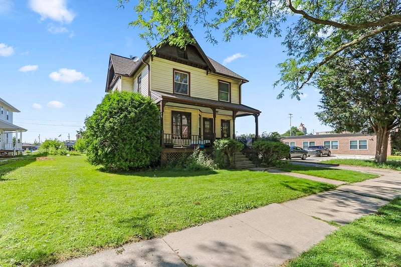 324 S Madison St, Green Bay, WI 54301