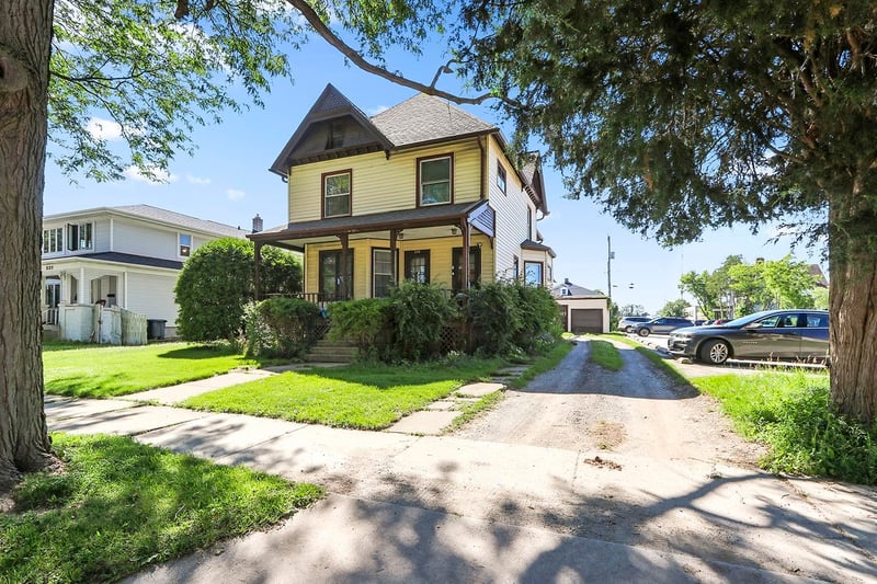 324 S Madison St, Green Bay, WI 54301