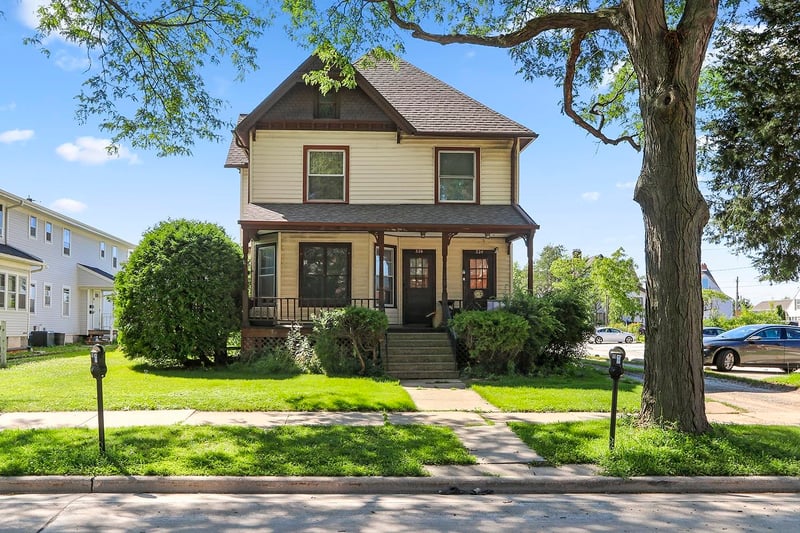 324 S Madison St, Green Bay, WI 54301