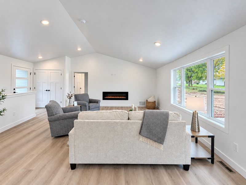 W6846 Mcallister Cir, Greenville, WI 54944