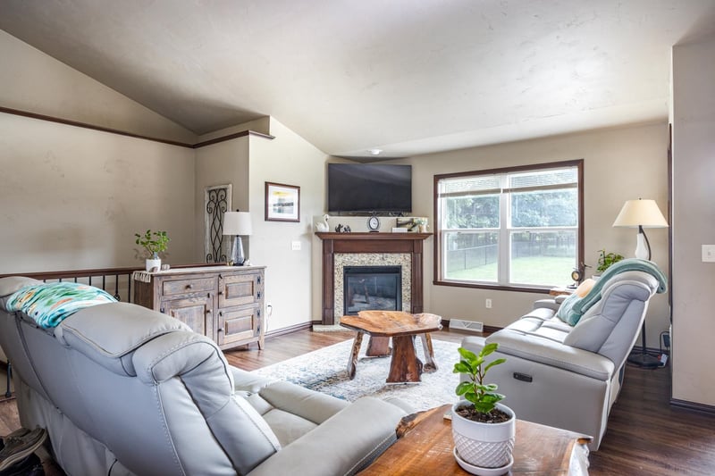 1158 Black Oak Ct, Hortonville, WI 54944