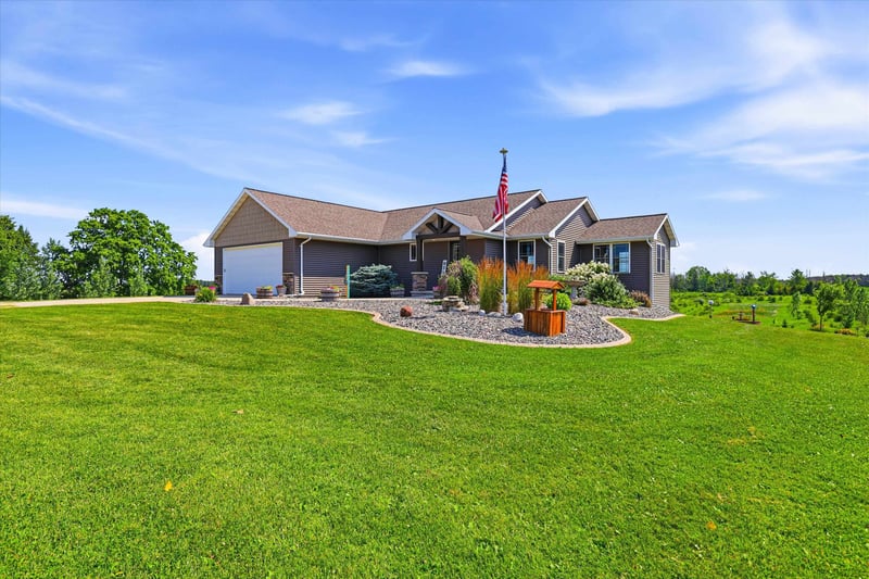N3856 Birchwood Rd, Kewaunee, WI 54216