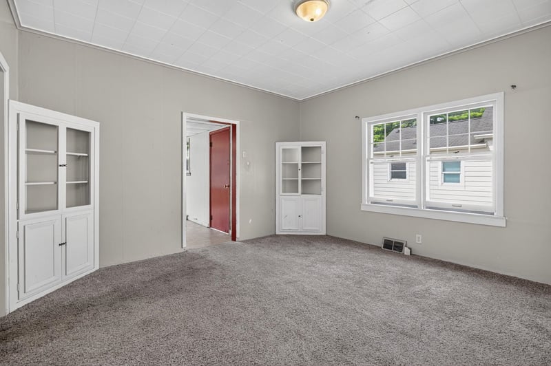 1129 W New York Ave, Oshkosh, WI 54901