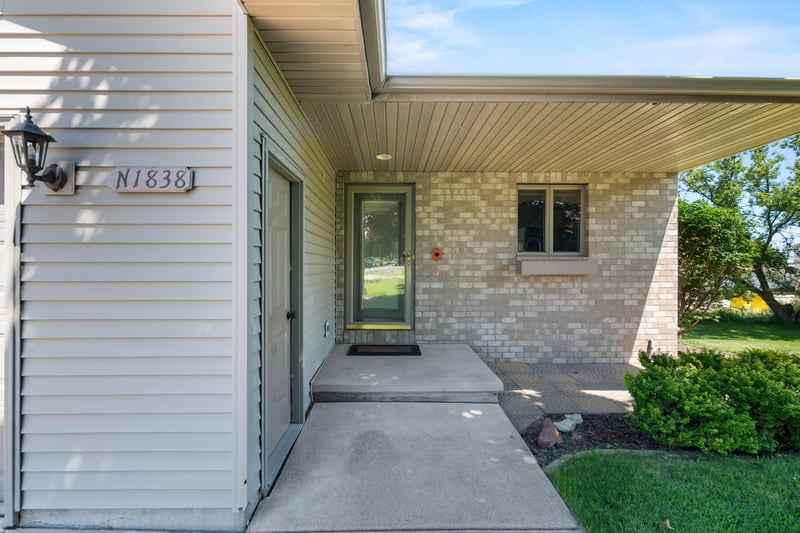 N1838 Hyacinth Ct, Greenville, WI 54942