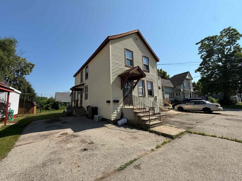 106 Pecor St, Oconto, WI 54153