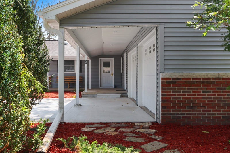 281 Roselawn Blvd, Green Bay, WI 54301-1303