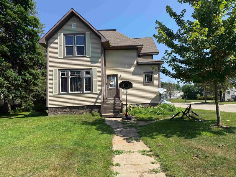 347 Madison St, Oconto, WI 54153