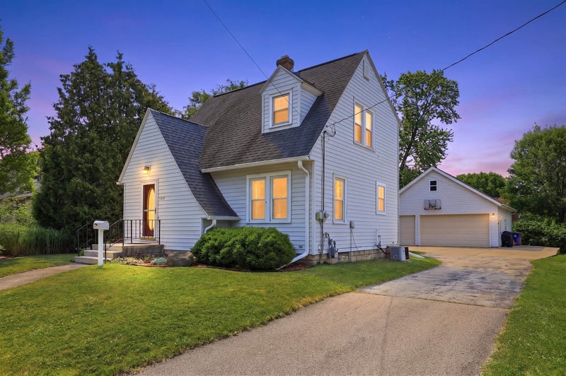 709 2nd St, Menasha, WI 54952