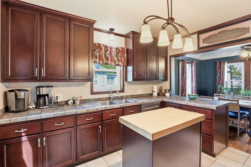 709 2nd St, Menasha, WI 54952