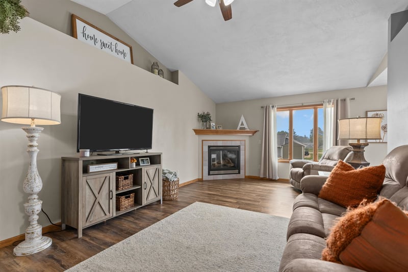824 S Mill St, Hortonville, WI 54944-1102