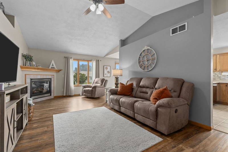 824 S Mill St, Hortonville, WI 54944-1102