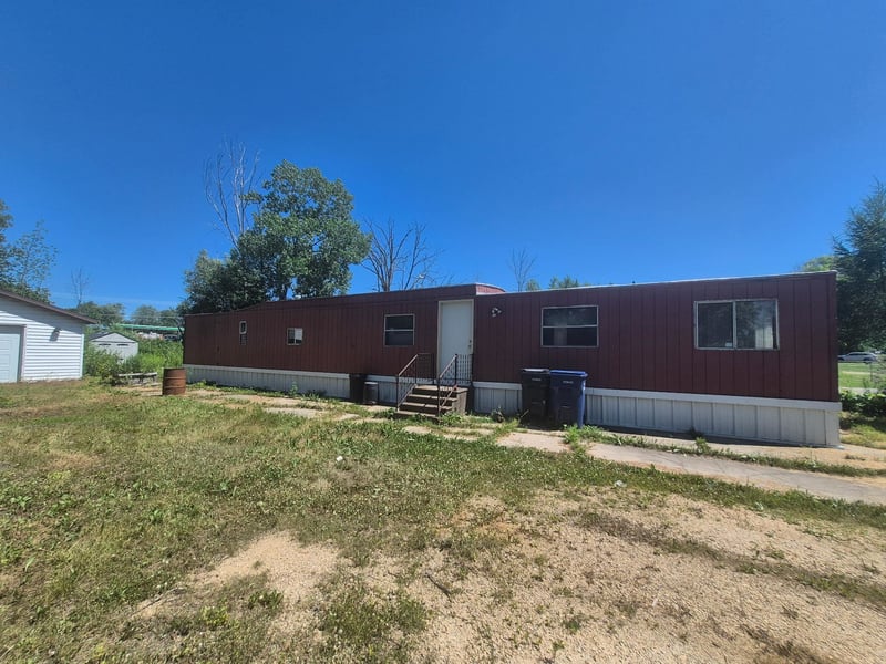 N5956 Derby Ln, Cecil, WI 54111