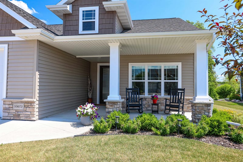 N9072 Southtowne Dr, Menasha, WI 54952
