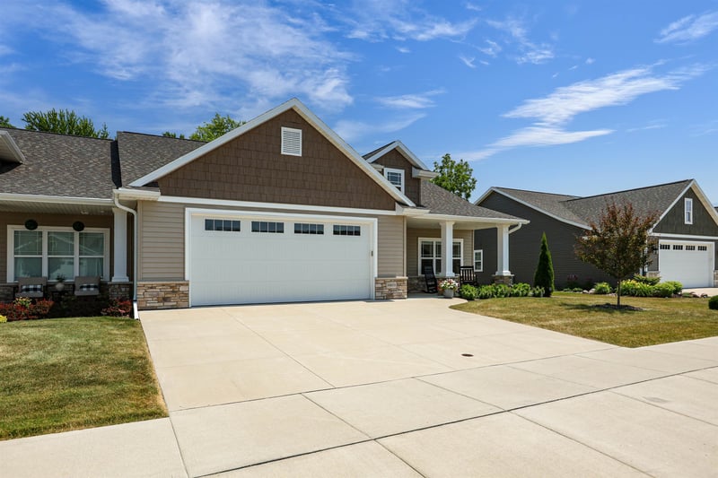 N9072 Southtowne Dr, Menasha, WI 54952