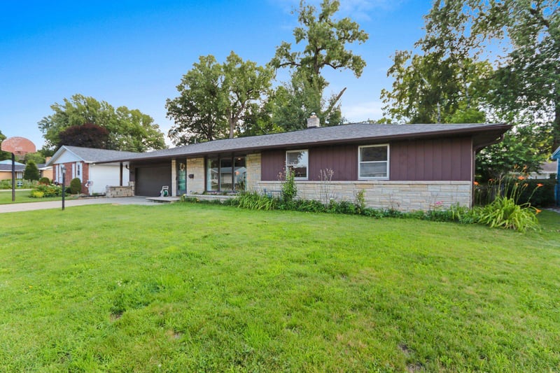 1824 Fiesta Ln, Green Bay, WI 54302-2226