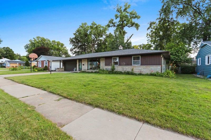1824 Fiesta Ln, Green Bay, WI 54302-2226