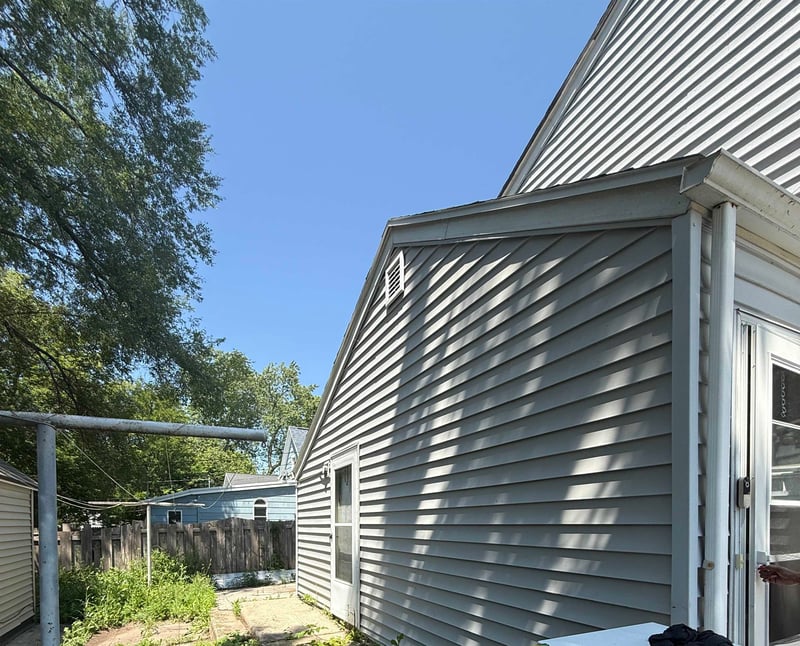 1031 Clay St, Green Bay, WI 54302