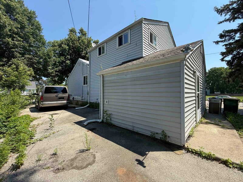 1031 Clay St, Green Bay, WI 54302