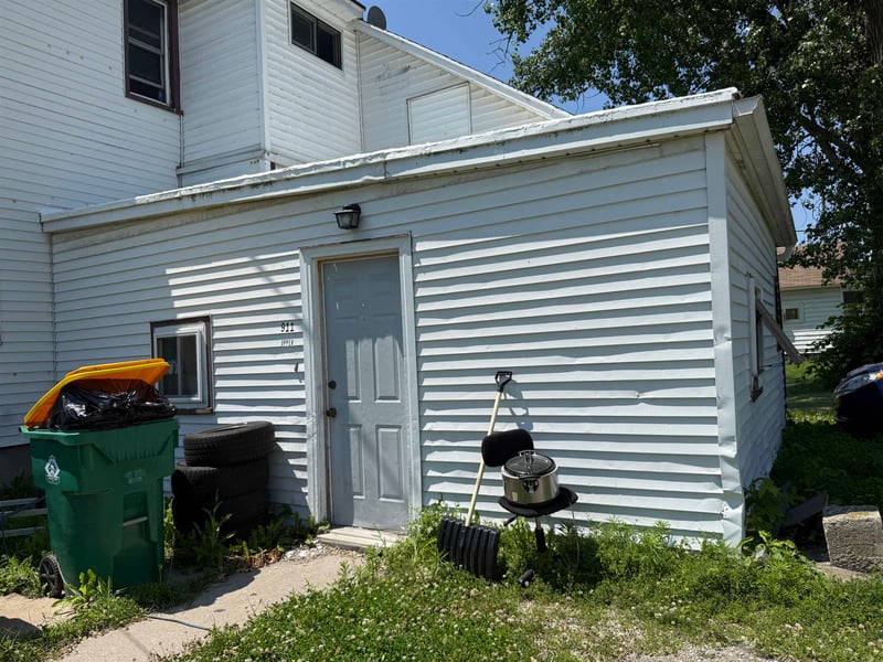 911 Smith St, Green Bay, WI 54302