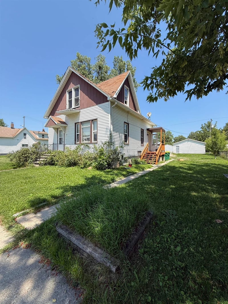 911 Smith St, Green Bay, WI 54302