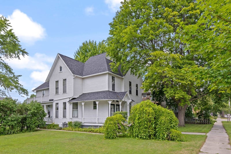 910 Cherry St, Green Bay, WI 54301-4824