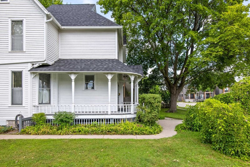 910 Cherry St, Green Bay, WI 54301-4824