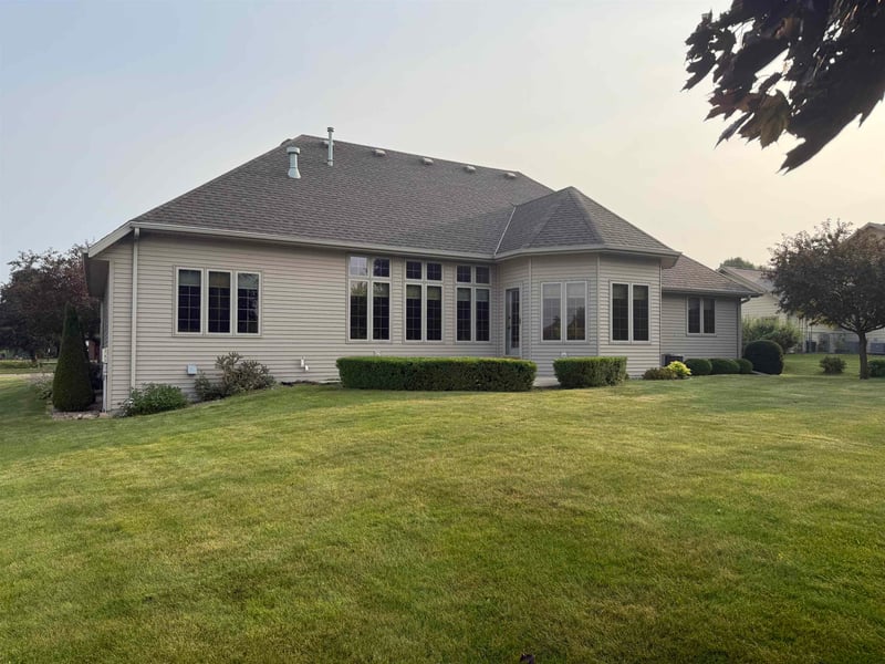 1212 Birch Hill Ln, Shawano, WI 54166