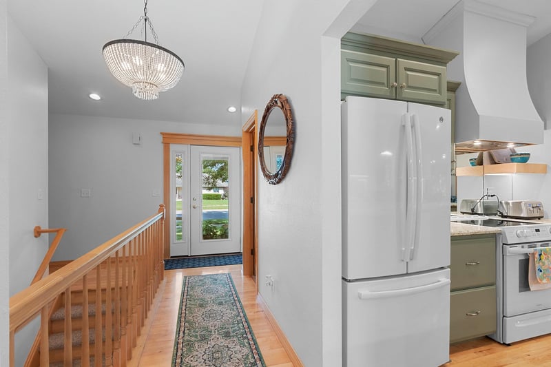 576 St Marys St, De Pere, WI 54115