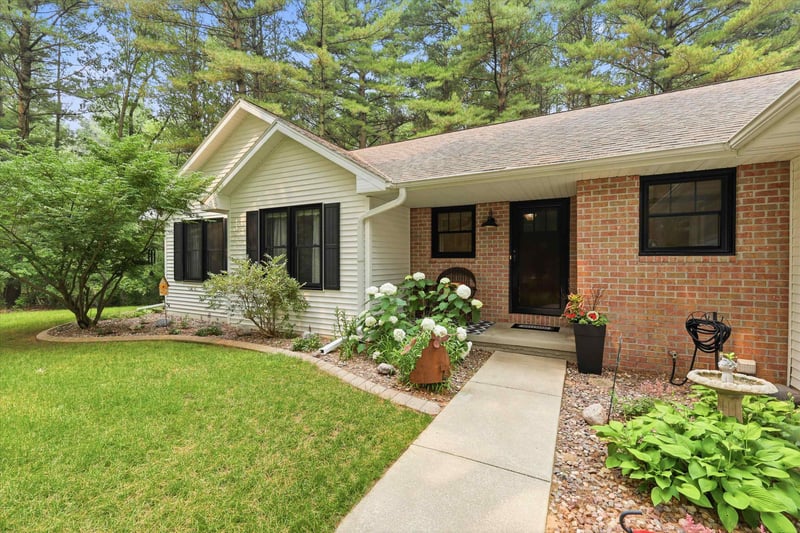 3673 Powderhorn Ln, Suamico, WI 54173