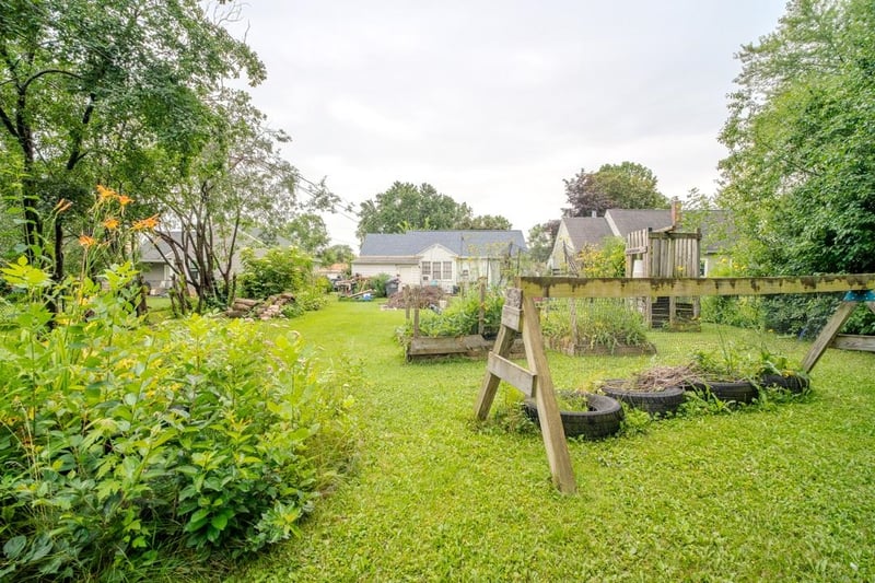 1489 Boyd St, Allouez, WI 54301