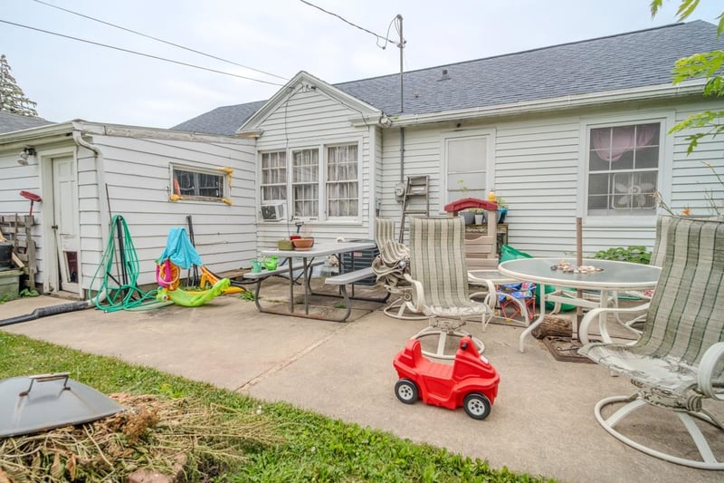 1489 Boyd St, Allouez, WI 54301