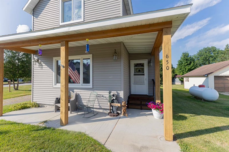 650 Schabow St, Gresham, WI 54128-0000