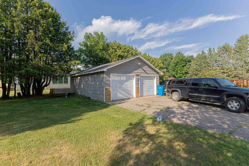 650 Schabow St, Gresham, WI 54128-0000