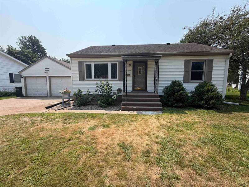 512 Fairview Way, Shawano, WI 54166