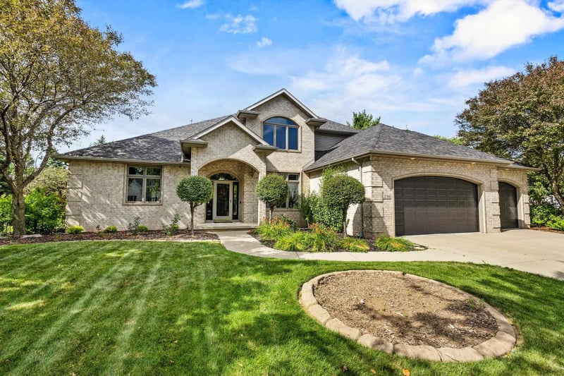236 E Thornbrook Ln, Appleton, WI 54913
