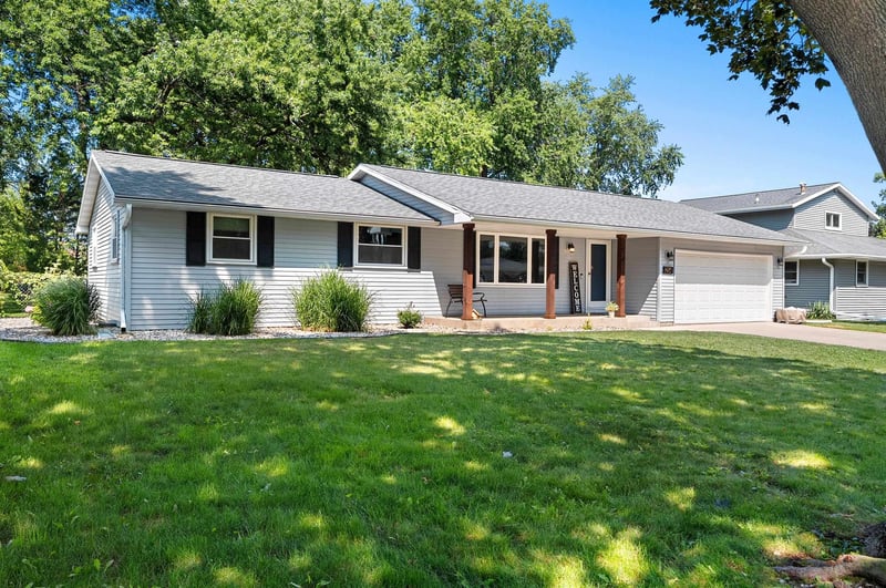 1254 April Ln, Green Bay, WI 54304