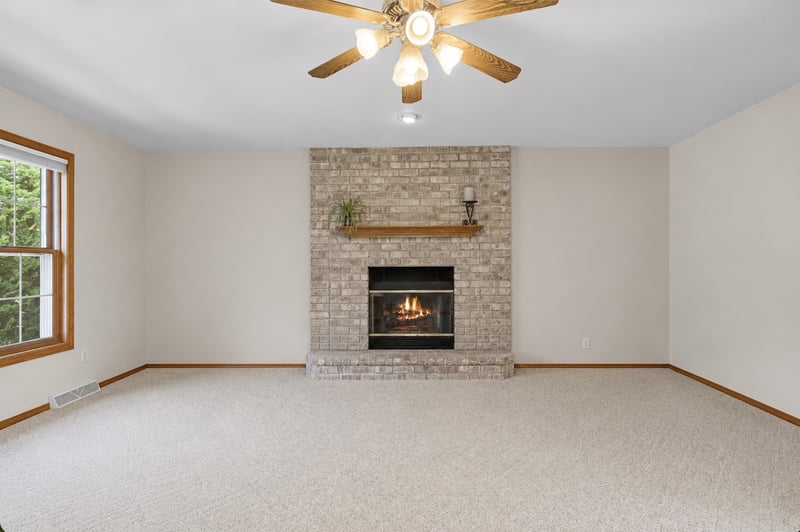 N1357 Tuckaway Ct, Greenville, WI 54942